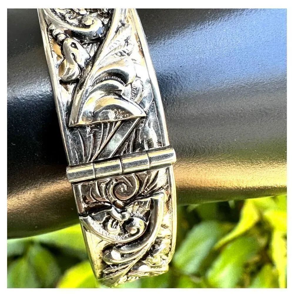 Silver tone vintage clamper bracelet - Picture 3 of 9